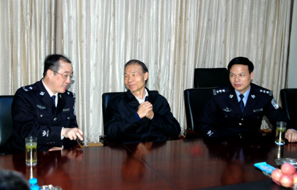 常州市公安局副局长宫文飞一行来必发集团指导事情