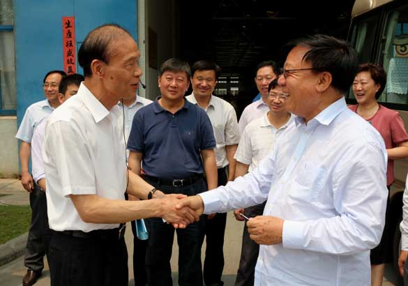 中央党的群众蹊径教育实践活动第三巡回督导组来必发集团调研