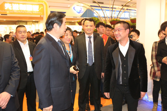 江苏省青商会科技立异效果展上 史清静副省长驻足旅行必发集团三代核电AP1000壳内电缆