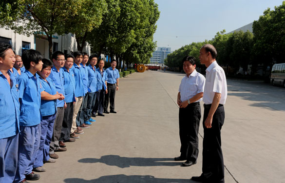 溧阳市市长苏江华等向导慰问必发一线员工