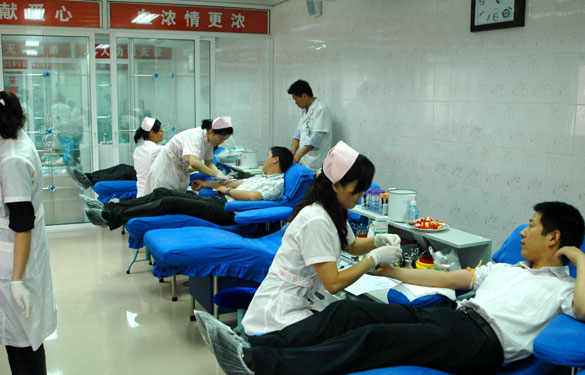 爱心在涌动－－必发组织员工无偿献血