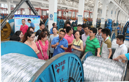 7月13日，，，，，国家电线电缆质量监视检测中心事情职员一行30余人来必发电缆旅行学习