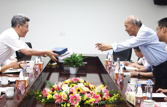 常州市委常委、常务副市长梁一波一行来必发电缆调研