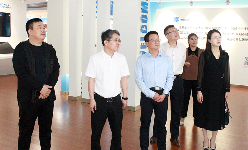 葫芦岛市龙港戋戋委常委、统战部部长揣宝迎一行来必发电缆调研